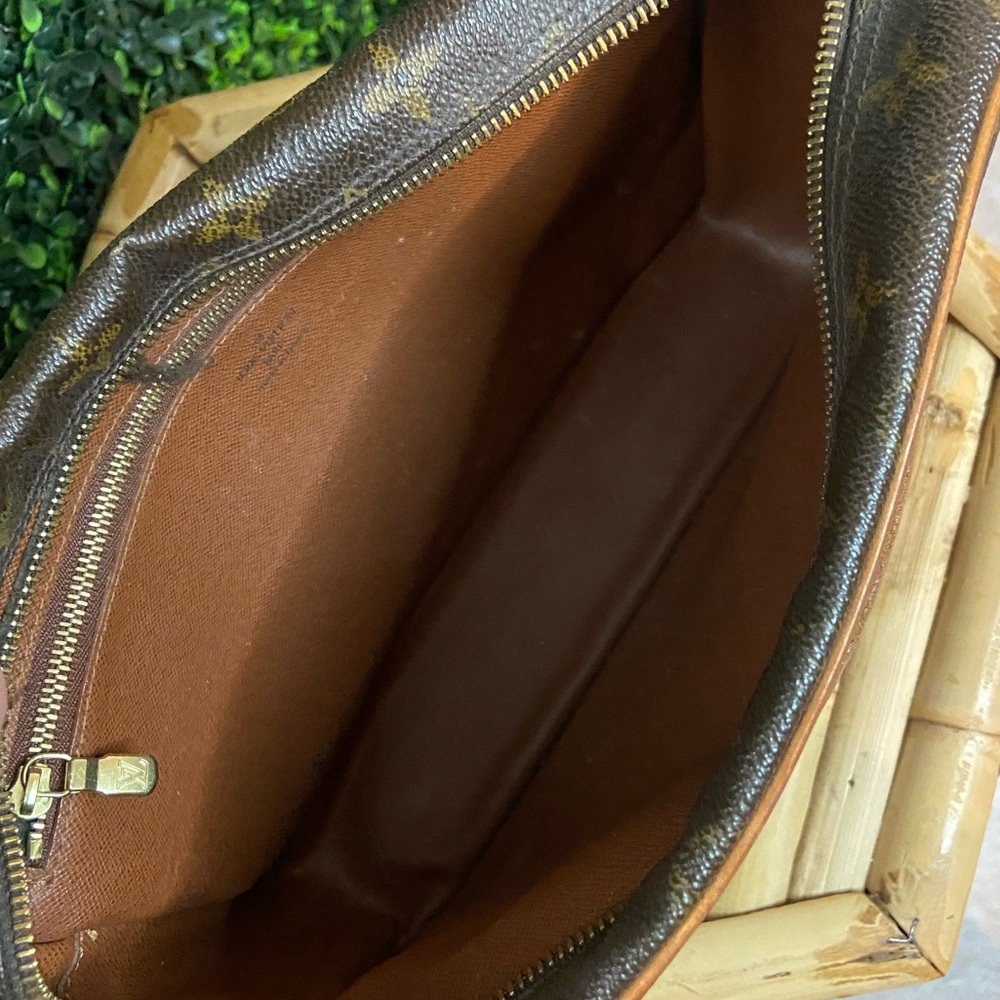 Authentic Louis Vuitton Trocadero Crossbody - Picture 4 of 11